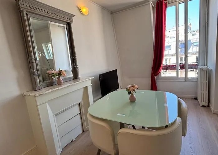 Colisee Champs Elysees Апартаменты